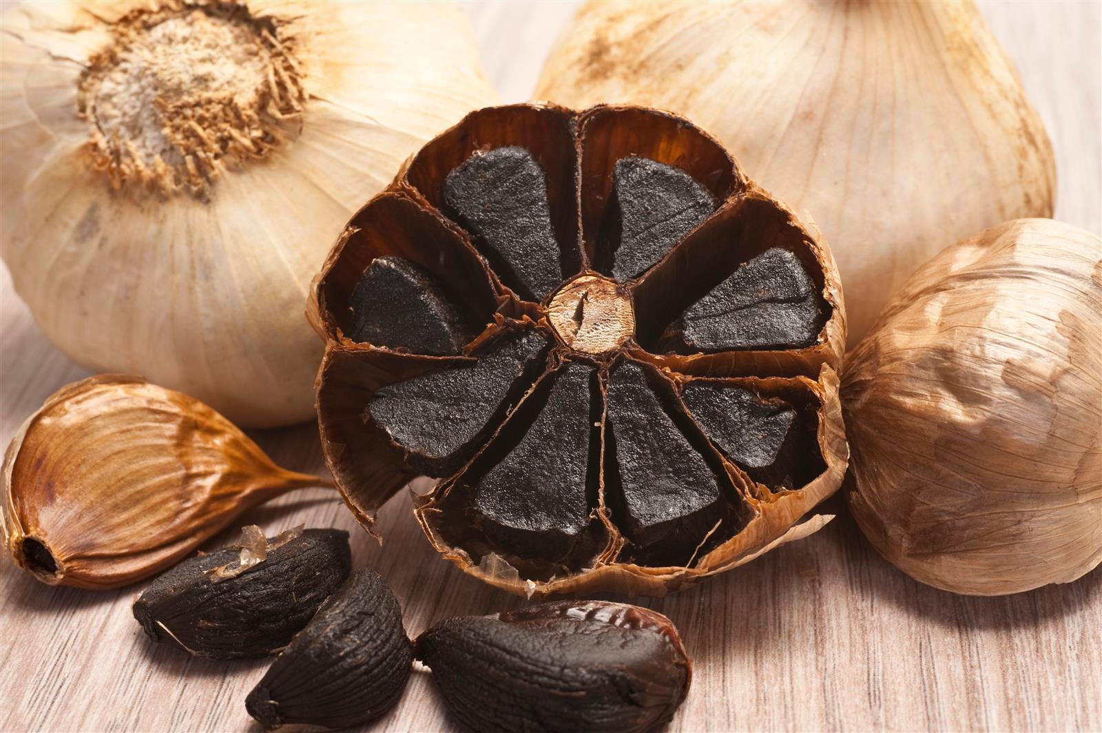 Hymor Schwarzer Knoblauch 10 Knollen Black Garlic Spanien 90 Tage fermentiert